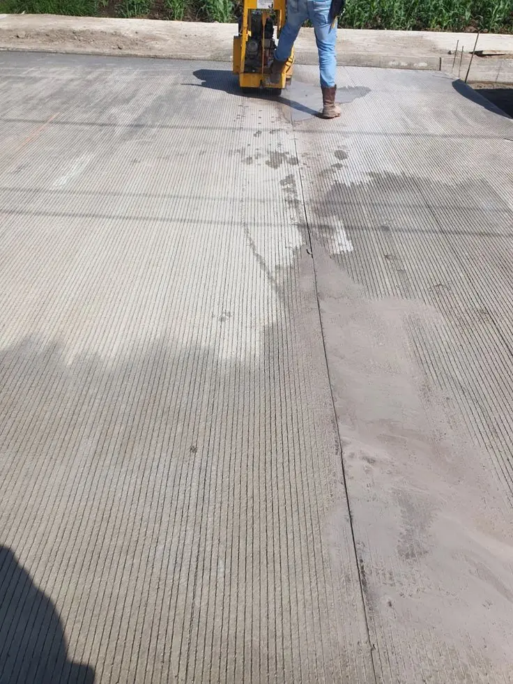 Piso para postos de combustível executado com concreto usinado